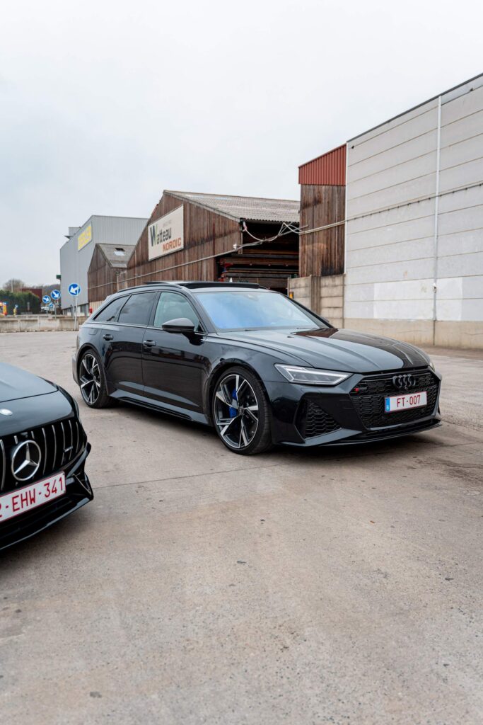 Audi RS6 Avant van JLM Rental in Zemst, schuin van achter
