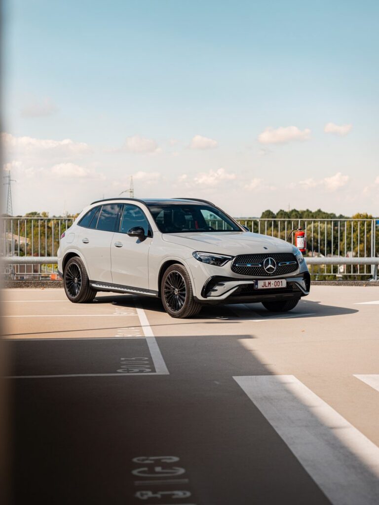 Mercedes GLC 200 van JLM Rental in Waregem, staand geparkeerd
