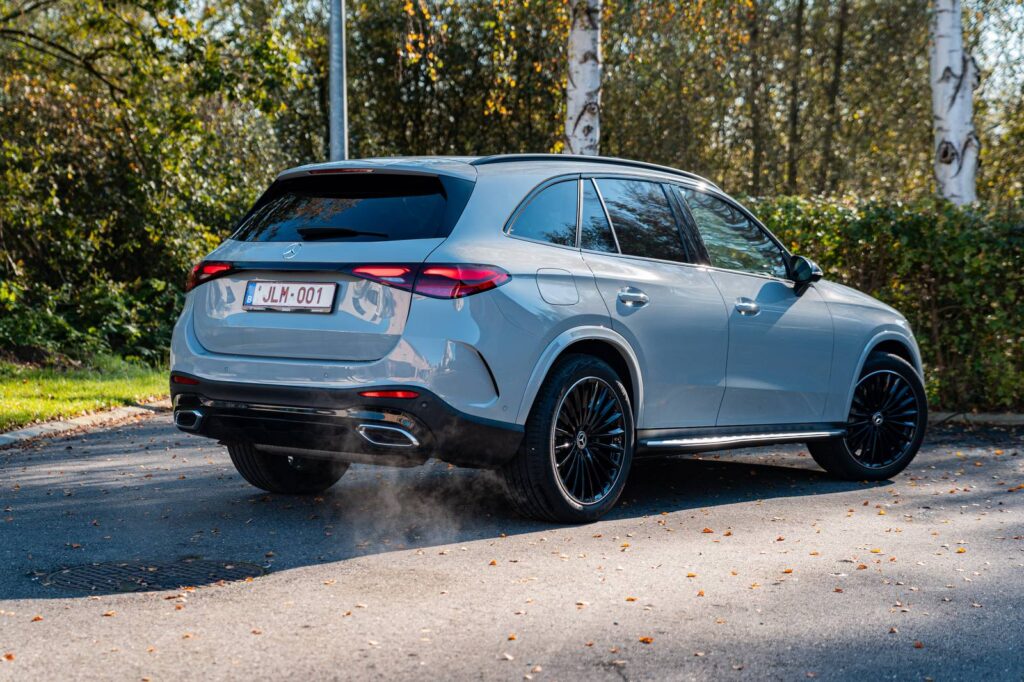 Mercedes GLC 200 van JLM Rental in Zemst, van achter